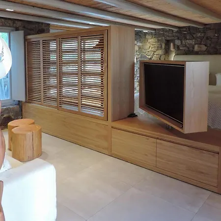 Elegant Mykonos White Satin Private Gym 4 Bedrooms Sea View Villa